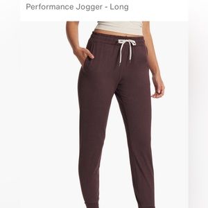 Joggers from vuori size small